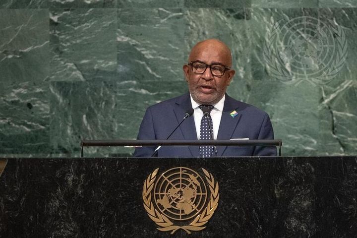 Le Président Azali ménage la chèvre et le chou